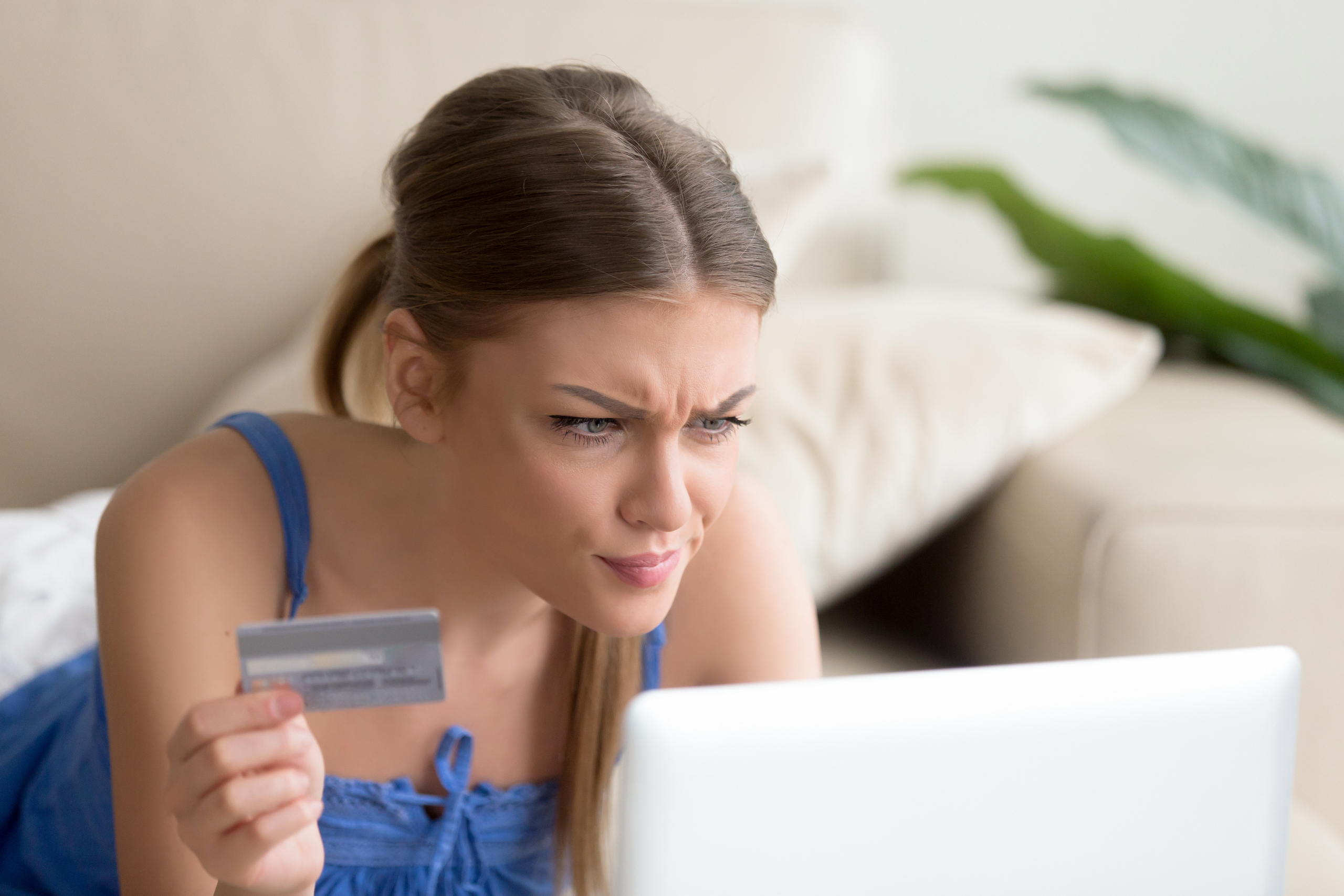 Como Identificar e Bloquear Fraudes Online no Seu Cartão