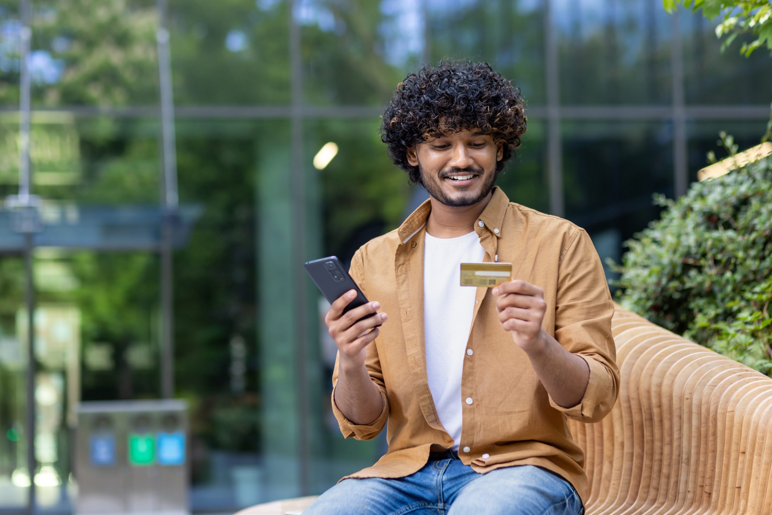 Débito ou Crédito? Entenda as Diferenças Fundamentais